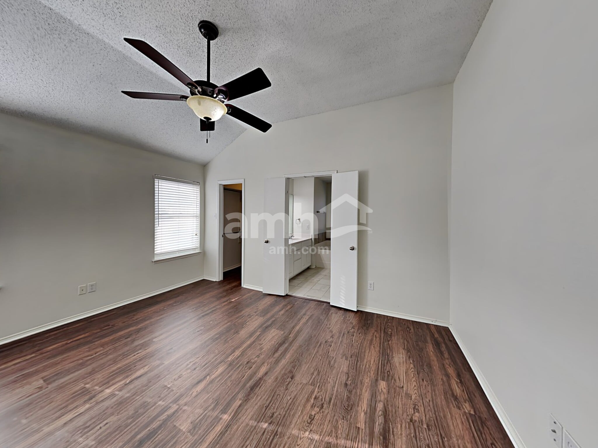 Building Photo - 225 Willow Creek Dr