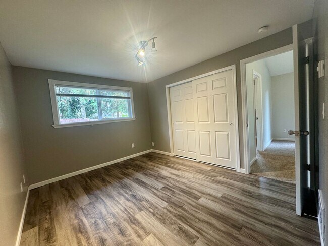 Building Photo - 2 Week Move In Special - 3 Bedroom, 2 Bath...