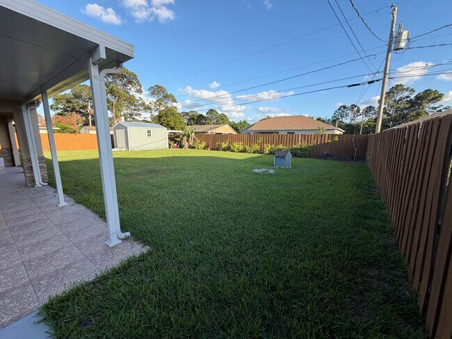 Building Photo - 1742 SW Effland Ave