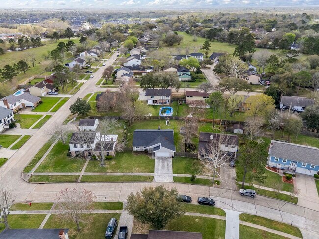 Building Photo - 304 Old Course Dr