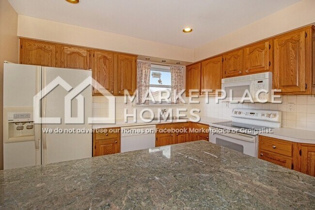 Building Photo - 39231 Bella Vista Dr