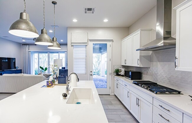 Building Photo - One Story Model Home