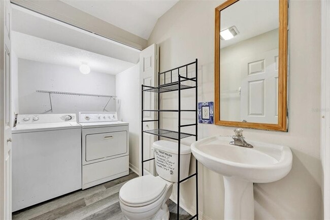 Building Photo - 3870 Island Way