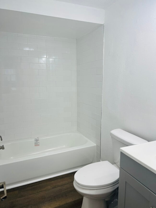 Building Photo - 818 Libra St