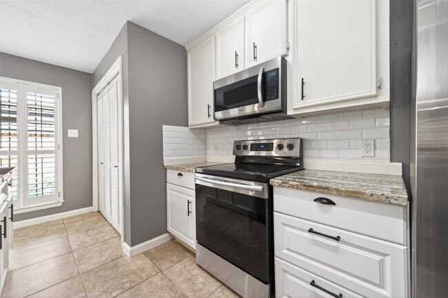 Building Photo - 6700 Richardson Rd