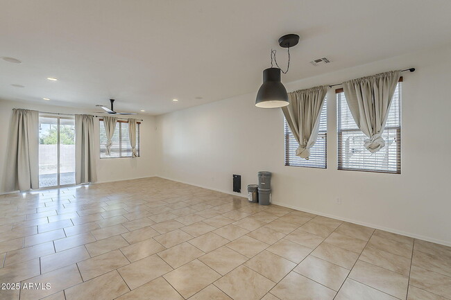 Building Photo - 2008 E Stacey Rd