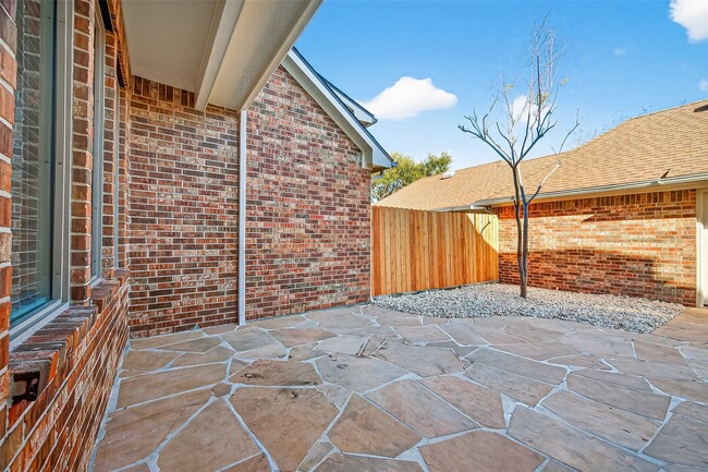 Building Photo - 17719 Brair Arbor