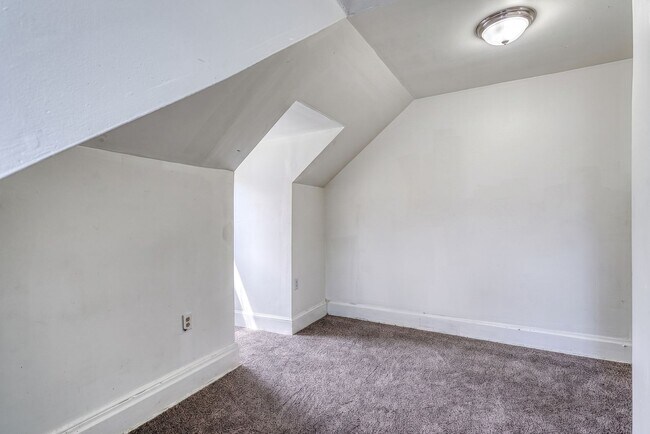 Building Photo - 2318 N 5th St