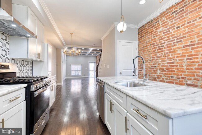 Building Photo - 635 S Lehigh St