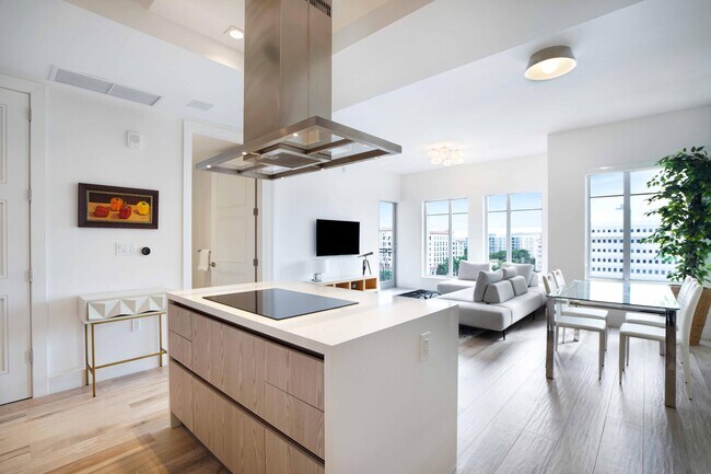 Building Photo - 155 E Boca Raton Rd