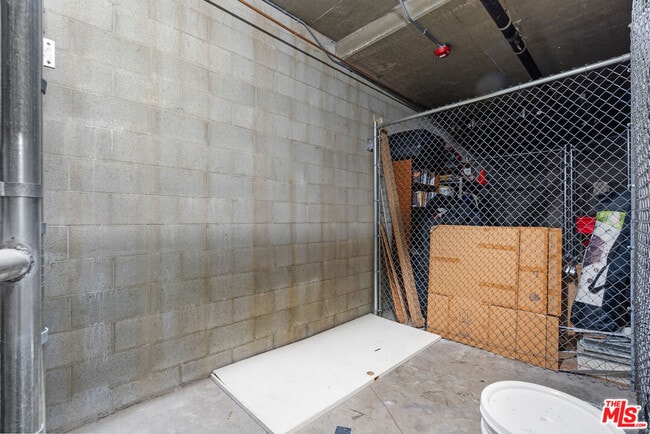 Building Photo - 4477 Wilshire Blvd