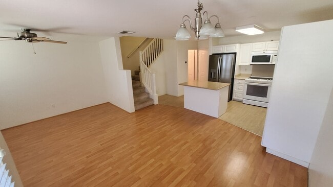 Building Photo - Spinnaker Townhomes at Ocean Pointe