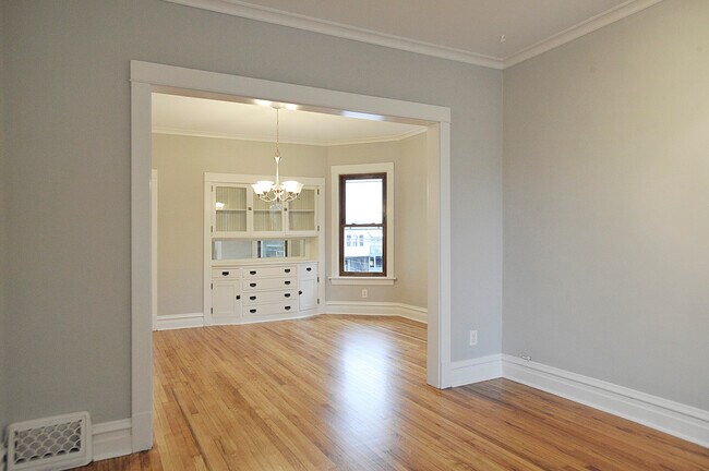 Building Photo - 5714 W Dakin St