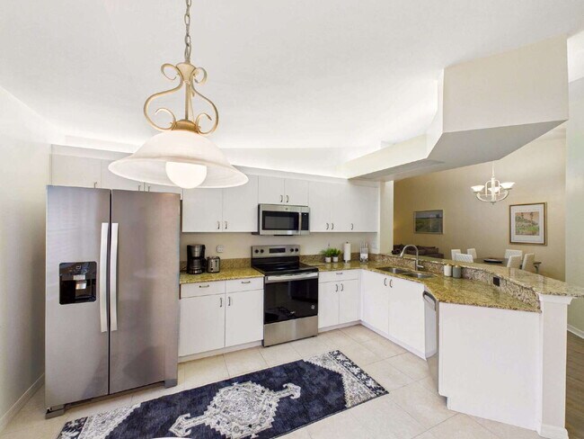 Building Photo - Furnished Seasonal or Annual Rental in Pipers Grove – 3BR Townhome with Lake View