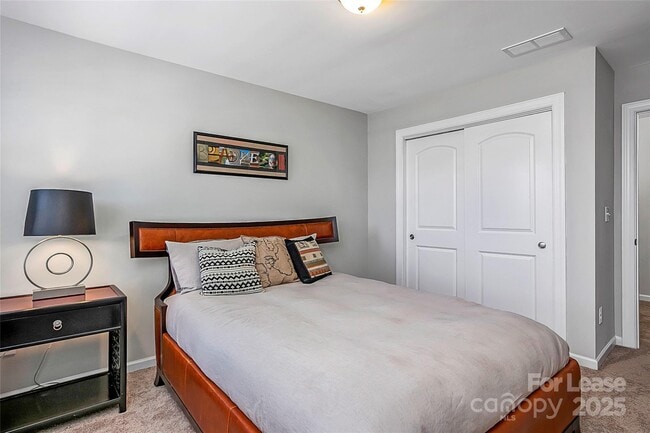 Building Photo - 9449 Glenburn Ln