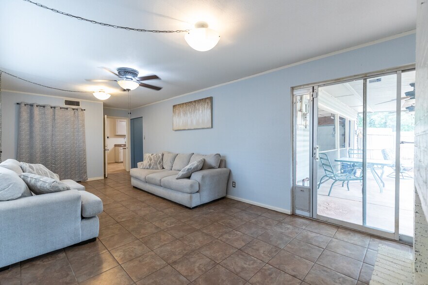 Building Photo - 1802 Glendale Dr