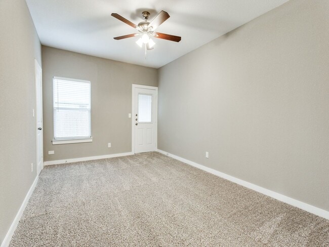 Building Photo - 3205-3207 Karen St