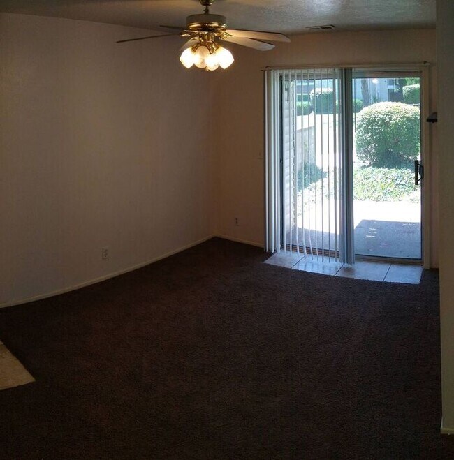 Building Photo - Beautiful Quailbrook 2 Bedroom!