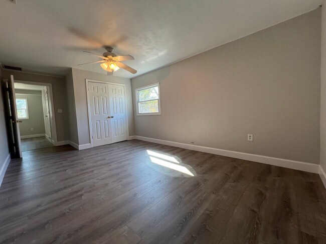 Building Photo - $1,650 ** Annual ** Available 6/15/26 ** Recently Upgraded **3 Bedroom / 2 Bath * Port Charlotte