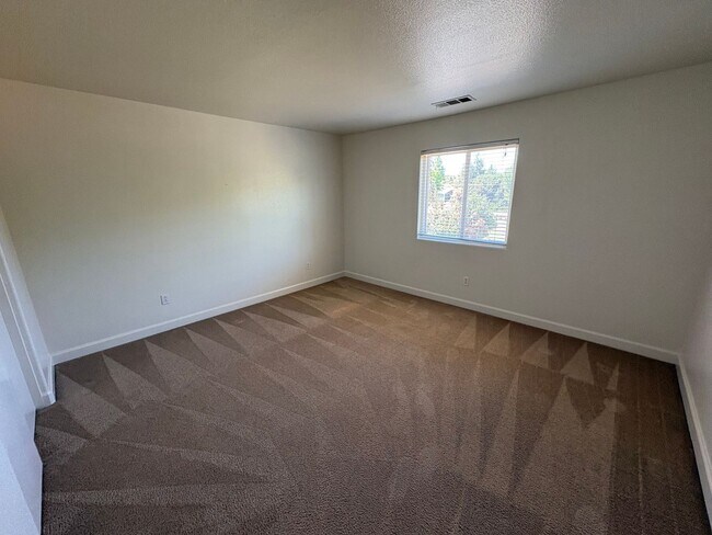 Building Photo - 2 Story Home Near Shopping Center Rent Ready!