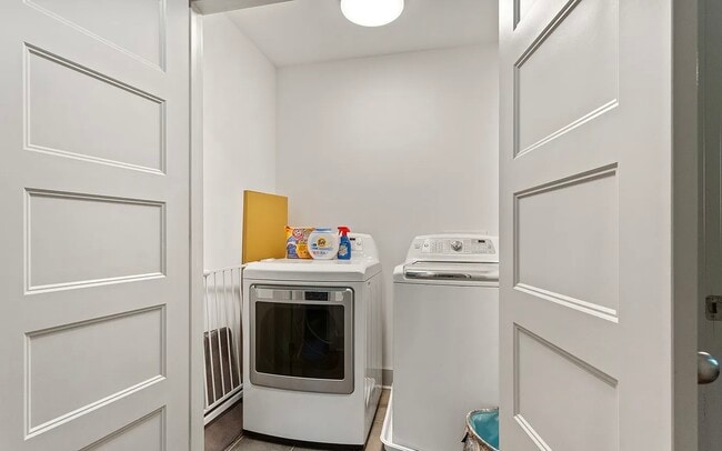 Building Photo - 2129 Kensington Gates Dr NW