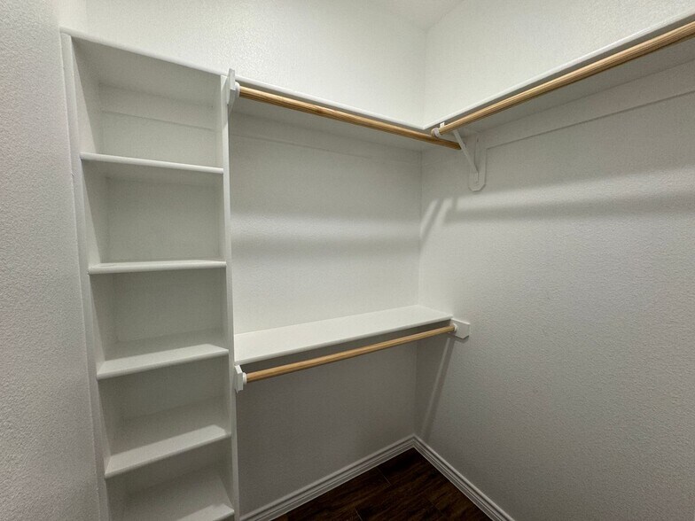 Building Photo - 5403 Rose Gdn Lp