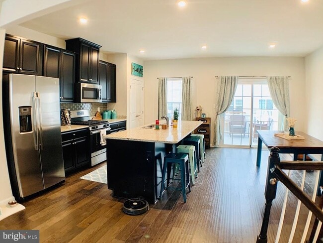 Building Photo - 408 Streamview Dr