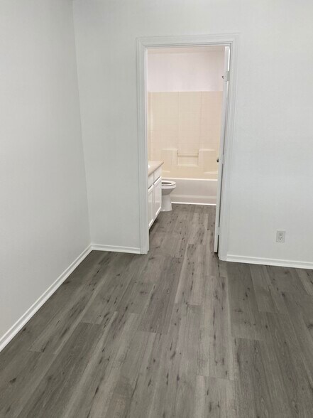 Building Photo - 73641 Sunnyslope Dr