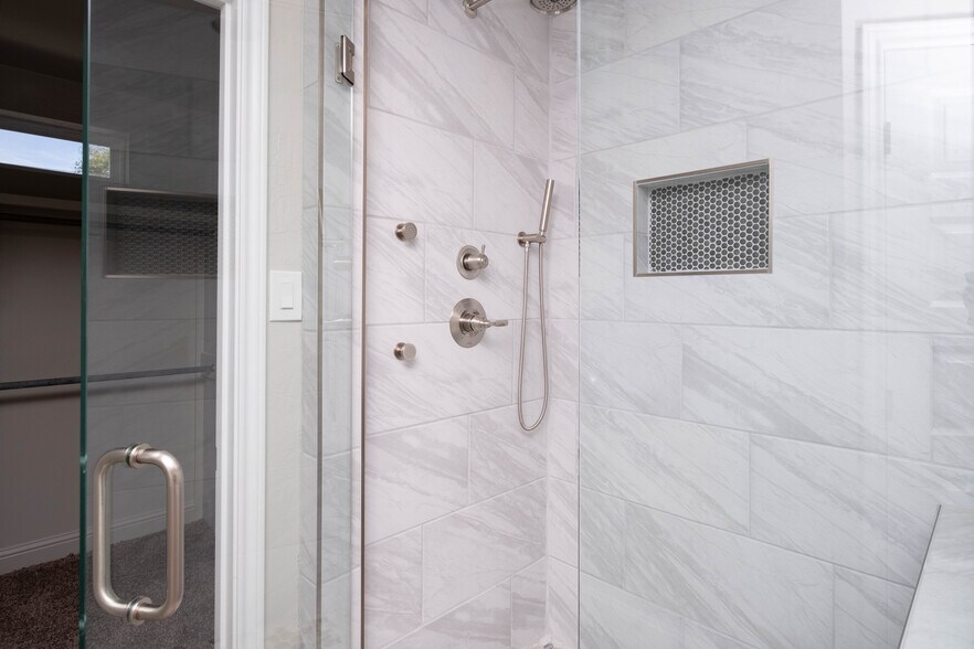 Building Photo - 2007 7th Ave