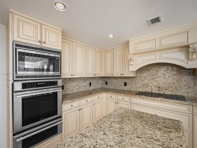 Building Photo - 200 E Palmetto Park Rd