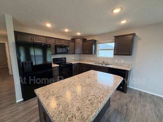 Building Photo - 1318 S Houston Ave