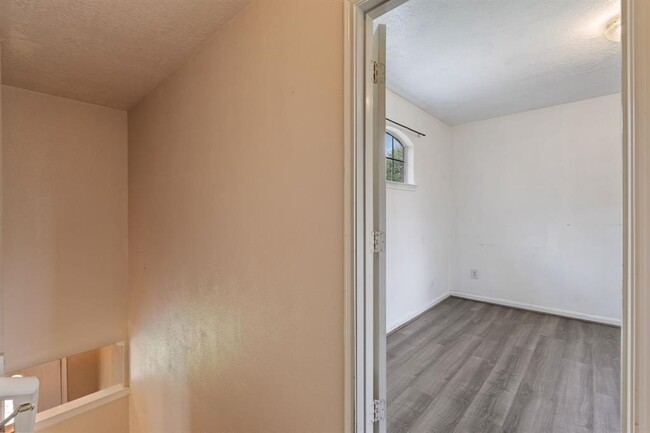 Building Photo - 14072 Broken Arrow Dr