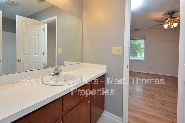 Building Photo - 13 Tarawa Terrace