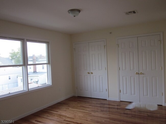Building Photo - 709 Jersey St