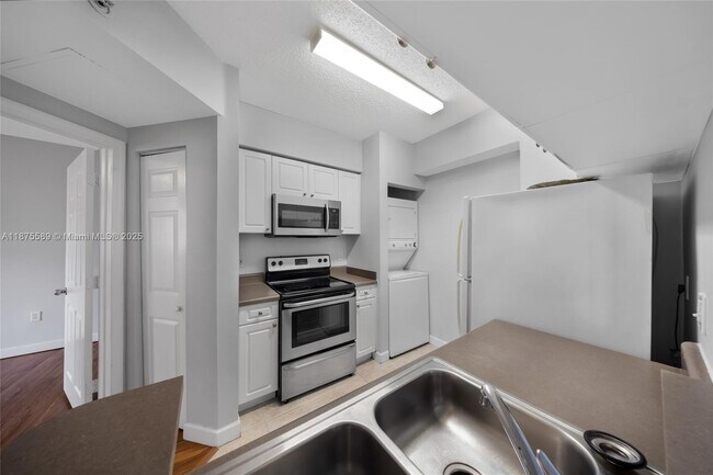Building Photo - 17125 N Bay Rd