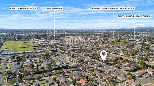 Building Photo - 996 S Siet Pl