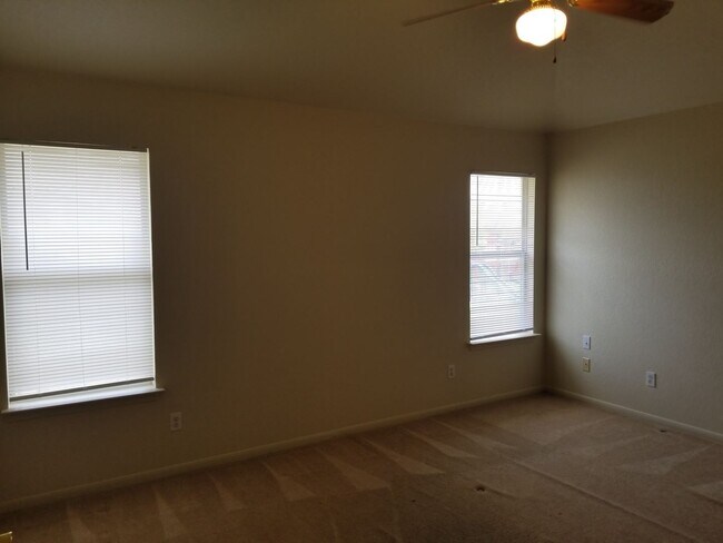 Building Photo - 118 Boxer St