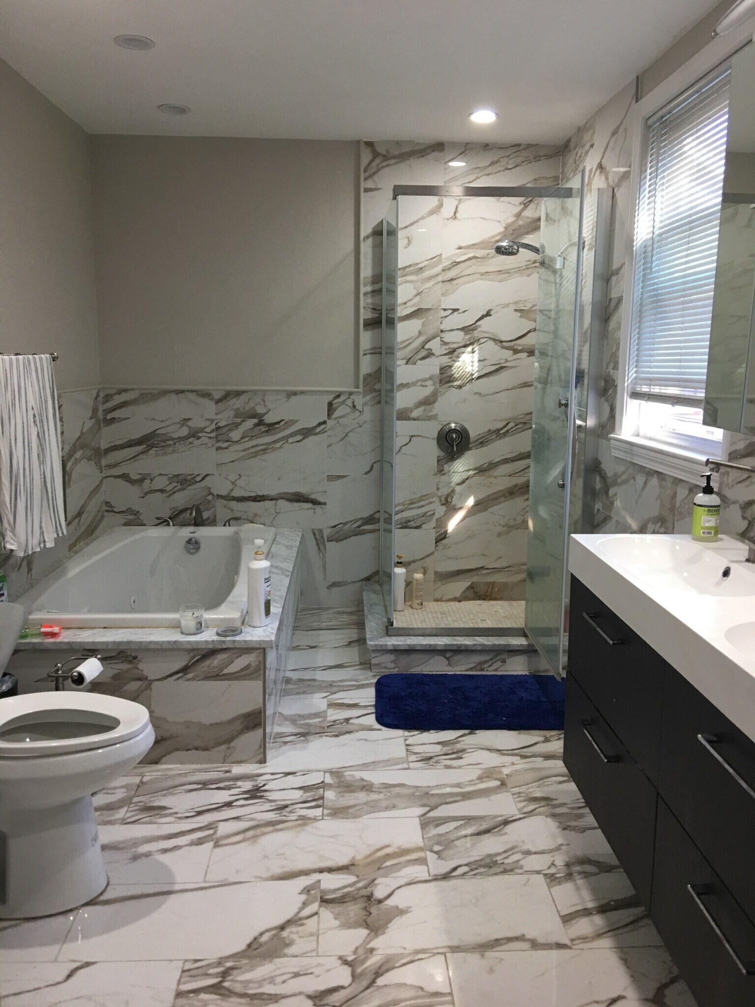 Building Photo - 997 Memorial Dr