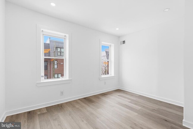 Building Photo - 2150 N Franklin St