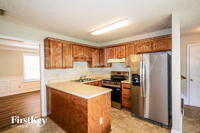 Building Photo - 209 Moorhill Ave