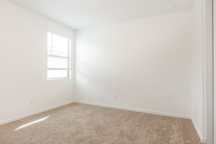 Building Photo - 11014 W Luxton Ln