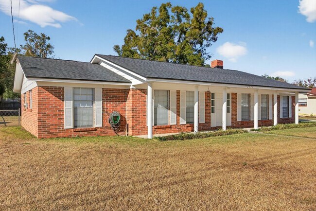 Building Photo - Home For Rent In Orange Park