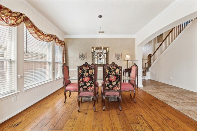 Building Photo - 2088 Silverthorn Ln