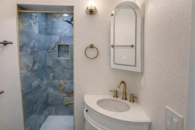 Building Photo - 4018 29th Ave W