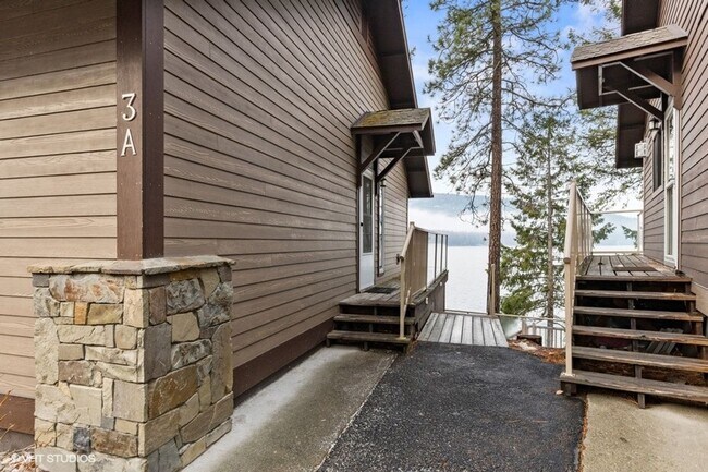 Building Photo - 3 Bed, 2 bath Condo on Whitefish Lake