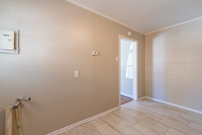 Building Photo - 1677 Echles St