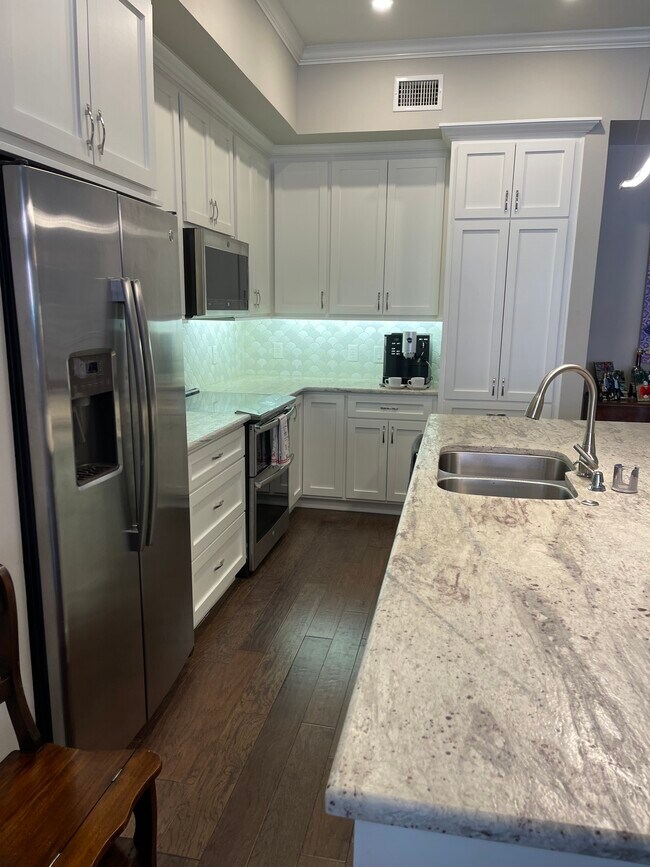 Kitchen Area - double oven - 300 St Joseph Pky