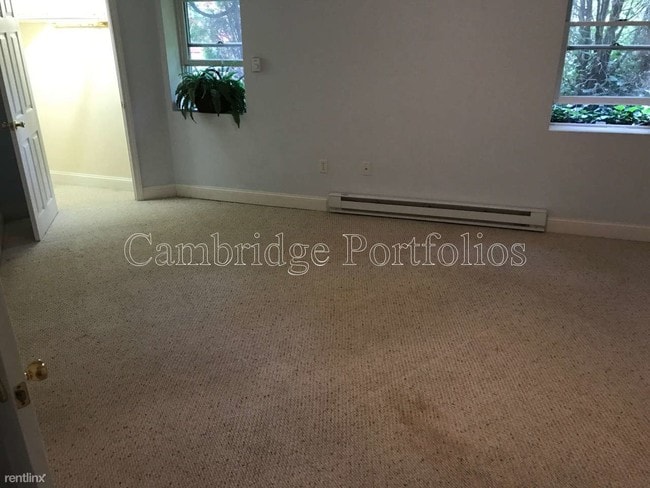 Building Photo - 320 Waltham St