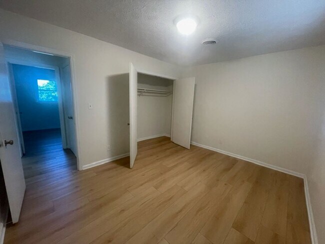 Building Photo - Quail Ridge Apartments 2