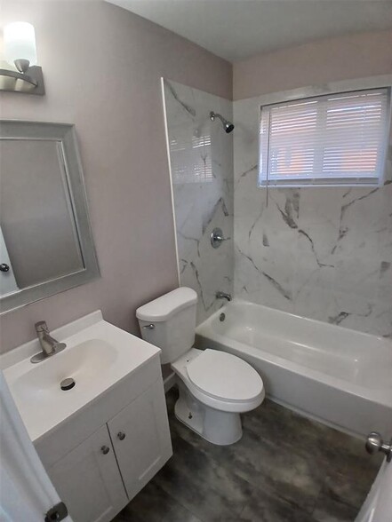 Building Photo - 1322 NE 146th St